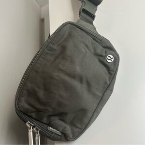 Lightly used Everywhere Belt Bag Large 2L